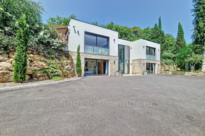 Maison &agrave; vendre &agrave; OPIO  - 7 pi&egrave;ces - 241 m&sup2; 