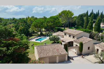 Maison &agrave; vendre &agrave; ST-RÉMY-DE-PROVENCE Jas 6 - 7 pi&egrave;ces - 210 m&sup2; 