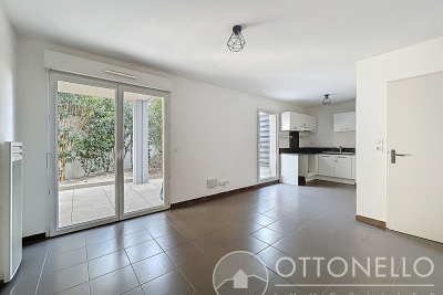 Appartement à vendre à ROQUEBRUNE-SUR-ARGENS Centre - 2 pièces - 43 m² 