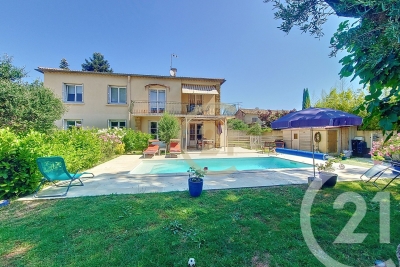 Maison à vendre à UZÈS  - 11 pièces - 230 m² 