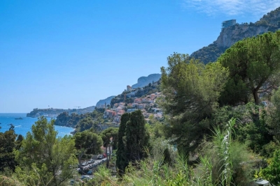 Appartement &agrave; louer &agrave; ROQUEBRUNE-CAP-MARTIN  - 5 pi&egrave;ces - 105 m&sup2; 