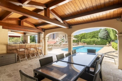 Maison à vendre à LE CANNET Rigaud - 7 pièces - 370 m² 