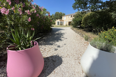 Maison à vendre à ROGNES  - 9 pièces - 210 m² 