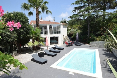 Maison &agrave; vendre &agrave; ST-RAPHAËL  - 9 pi&egrave;ces - 200 m&sup2; 