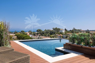 Appartement à vendre à CAP D'ANTIBES  - 5 pièces - 182 m² 