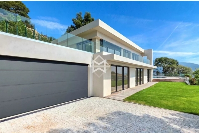 Maison à vendre à ROQUEBRUNE-CAP-MARTIN Le Roc Fleuri-Capitou (Jeanne d'Arc) - 6 pièces - 238 m² 