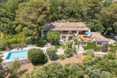 Maison à vendre à TOURRETTES-SUR-LOUP  - 6 pièces - 262 m² 