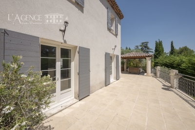 Maison &agrave; vendre &agrave; Aix-en-Provence  - 8 pi&egrave;ces 260 m&sup2; 