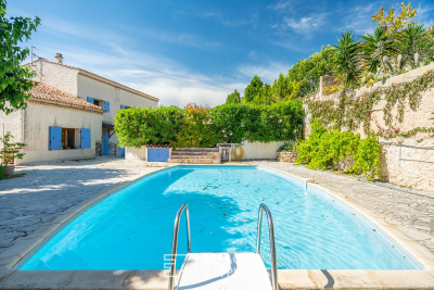 Maison à vendre à CHÂTEAU GOMBERT Charleval - 6 pièces - 250 m² 