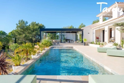 Maison &agrave; vendre &agrave; LA CADIÈRE-D'AZUR  - 6 pi&egrave;ces - 245 m&sup2; 