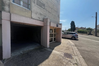 Parking/Garage à louer à ARLES  - 1 pièces  