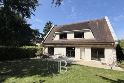 Maison à vendre à LOUVECIENNES Jouars-Pontchartrain - 9 pièces - 311 m² 