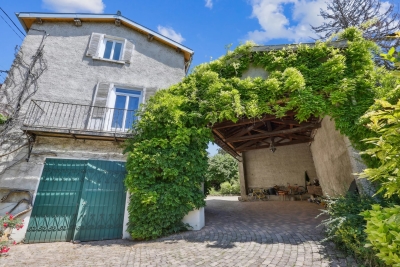 Maison à vendre à FONTAINES ST MARTIN  - 6 pièces - 260 m² 