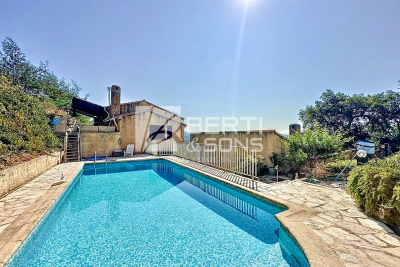 Maison à vendre à MANDELIEU-LA-NAPOULE Bois Fleuri-Chevre d'Or-Saint Philippe - 6 pièces - 142 m² 