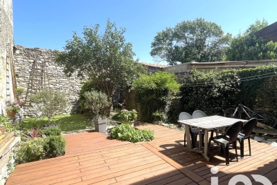 Maison à vendre à LUSSAN Carré d'Art - 6 pièces - 110 m² 