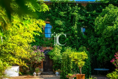 House for sale in ROCHEGUDE  - 13 rooms - 466 m&sup2; 