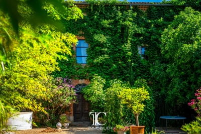 House for sale in UZÈS  - 13 rooms - 466 m&sup2; 