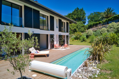 Maison à vendre à ARCANGUES Mairie-Stade-Bergereau-Depart - 7 pièces - 310 m² 