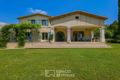 Maison à vendre à CHATEAUNEUF-GRASSE  - 9 pièces - 240 m² 