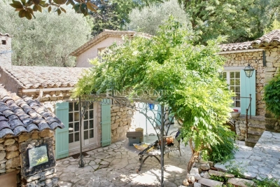 Maison &agrave; vendre &agrave; OPIO  - 6 pi&egrave;ces - 300 m&sup2; 