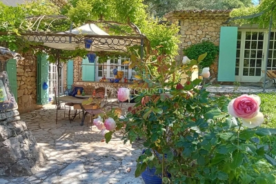 Maison &agrave; vendre &agrave; OPIO  - 6 pi&egrave;ces - 300 m&sup2; 