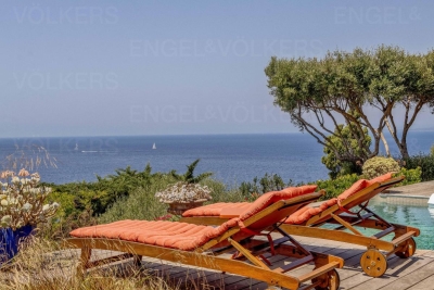 House for sale in HYÈRES  - 5 rooms - 126 m² 