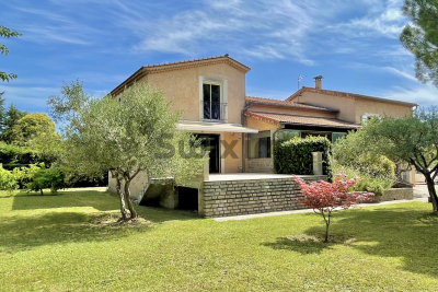 Maison à vendre à ALES Carré d'Art - 7 pièces - 186 m² 