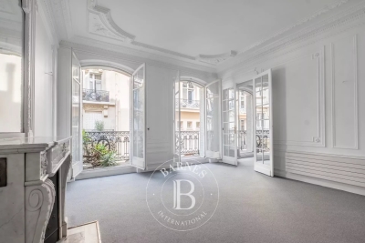 Appartement à vendre à PARIS 7EME Goutte d'Or 4 - 6 pièces - 190 m² 
