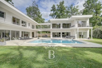 Maison à vendre à FEUCHEROLLES Iris 5 - 13 pièces - 650 m² 