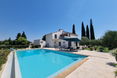 Maison à vendre à BEAUCAIRE Carré d'Art - 6 pièces - 220 m² 