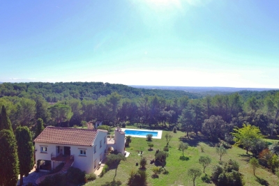 Maison à vendre à NÎMES Caissargues - 9 pièces - 240 m² 