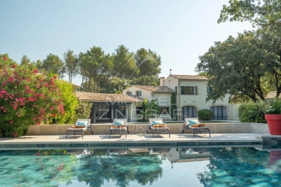 House for sale in PERNES-LES-FONTAINES  - 16 rooms - 900 m² 