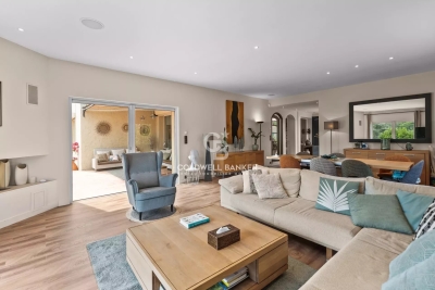 Maison à vendre à MOUGINS Bois Fleuri-Chevre d'Or-Saint Philippe - 5 pièces - 181 m² 