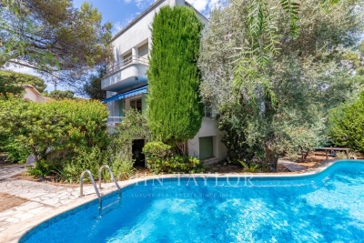 Maison à vendre à CAP D'ANTIBES  - 6 pièces - 241 m² 