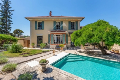 House for sale in AIX-EN-PROVENCE  - 10 rooms - 260 m&sup2; 