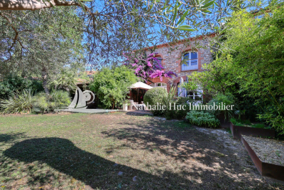 Maison à vendre à ST ESTEVE  - 5 pièces - 250 m² 