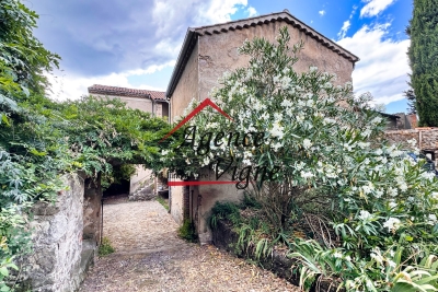 Maison à vendre à GAGNIERES Caissargues - 7 pièces - 161 m² 