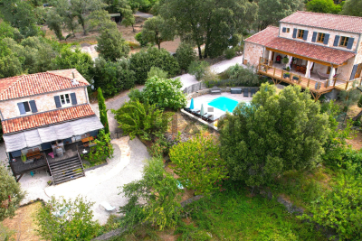 Maison à vendre à GENERARGUES Carré d'Art - 10 pièces - 266 m² 