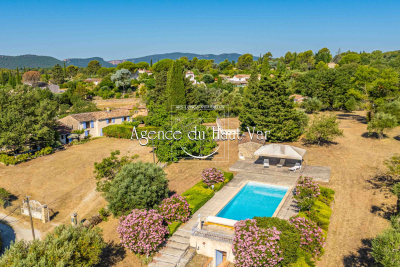 Maison à vendre à BAGNOLS-EN-FORÊT  - 7 pièces - 213 m² 