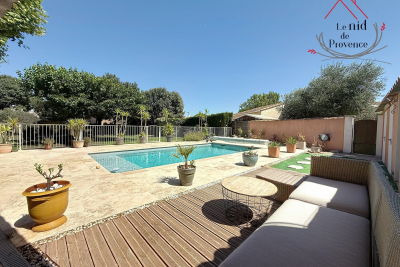 Maison à vendre à CHATEAUNEUF-DU-PAPE Montfavet Pericentre - 8 pièces - 160 m² 