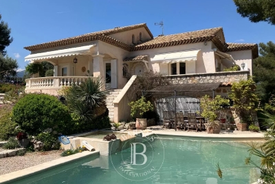 Maison à vendre à ST-PAUL-DE-VENCE  - 6 pièces - 272 m² 
