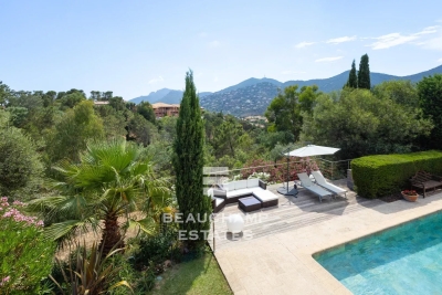 House for sale in THÉOULE-SUR-MER  - 6 rooms - 206 m&sup2; 