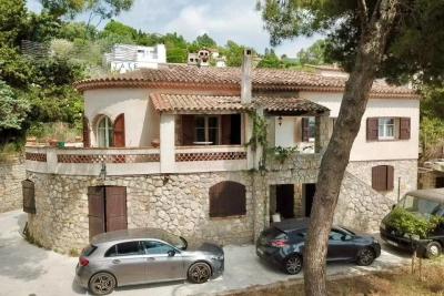 Maison à vendre à VALLAURIS  - 8 pièces - 235 m² 