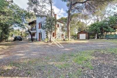 Maison à vendre à ST-RAPHAËL Peyron-Saint Sebastien - 7 pièces - 160 m² 