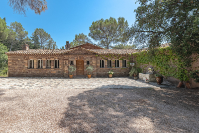 Maison à vendre à ST-RAPHAËL Peyron-Saint Sebastien - 6 pièces - 300 m² 