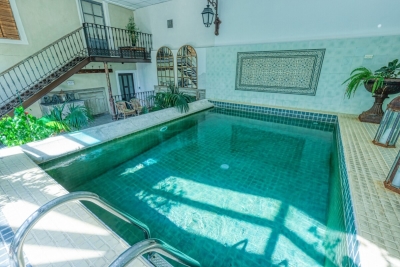 Maison à vendre à ORANGE Grambois - 12 pièces - 710 m² 