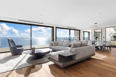 Apartment for sale in ROQUEBRUNE-CAP-MARTIN Village-Cros de Caste-Coupiere-Mont Gros - 6 rooms - 290 m² 