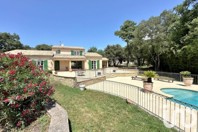 Maison à vendre à UZÈS Carré d'Art - 7 pièces - 175 m² 