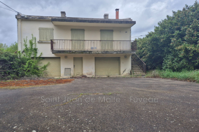 Maison à vendre à PUYRICARD   - 160 m² 