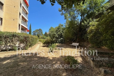 Appartement à vendre à APT Zone Peripherique Urbaine - 3 pièces - 111 m² 